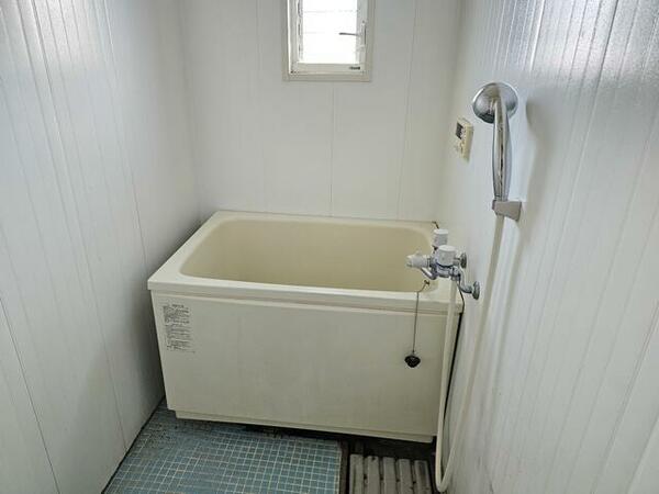 画像14:追い炊き機能付きのお風呂です。シャワーもあり一日の疲れも流せます。
