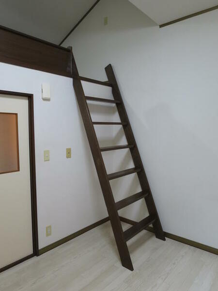 画像10:ロフト梯子