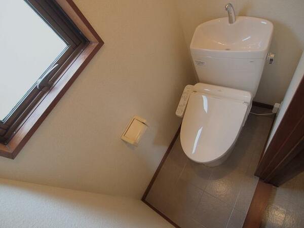 トイレ：温水洗浄機能付き便座