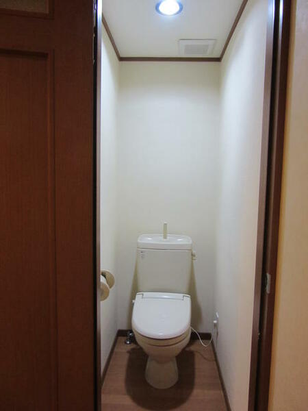 画像10:温水洗浄便座付トイレです