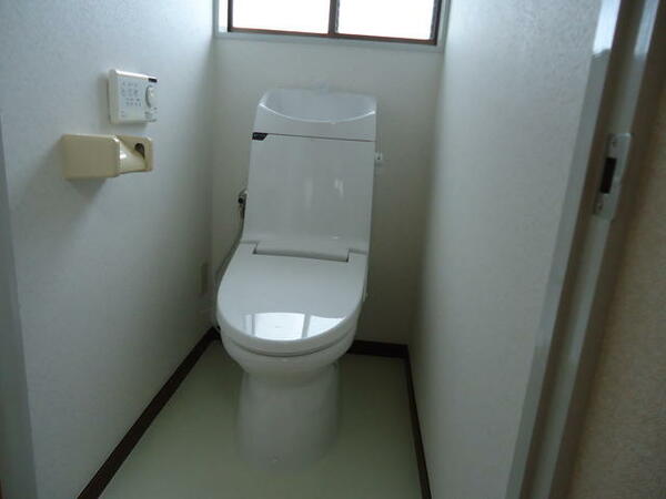 画像9:新品のウォッシュレットトイレです。