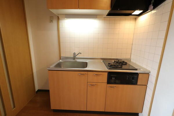画像5:キッチンには２口のガスコンロを備え付けております。