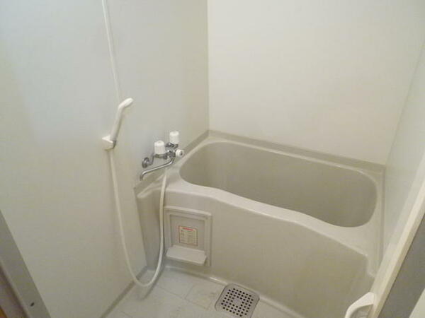 画像9:バスルームにはシャワーもあります。