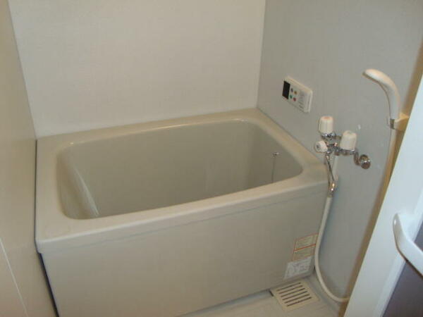 画像7:追い焚き風呂・浴室乾燥機