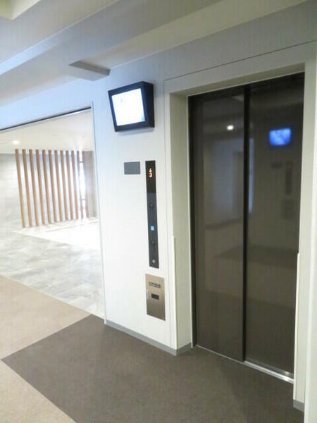 画像16:モニター付エレベーター設置