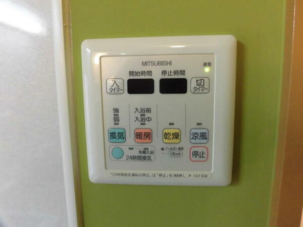 画像13:シャワールーム内　換気・乾燥・暖房機能付き