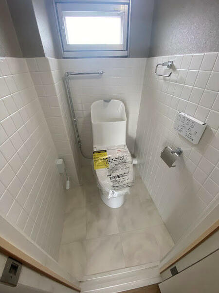 画像6:新規交換済のトイレ