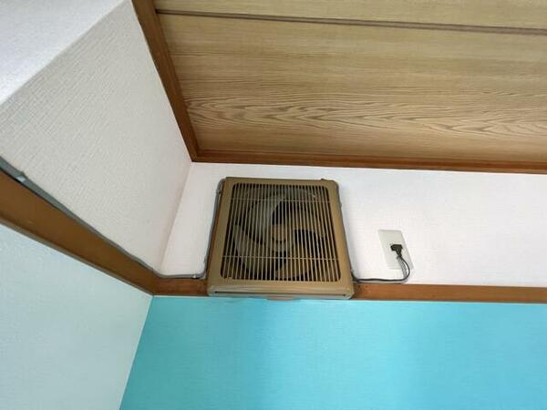 画像13:室内に換気扇が付いています。