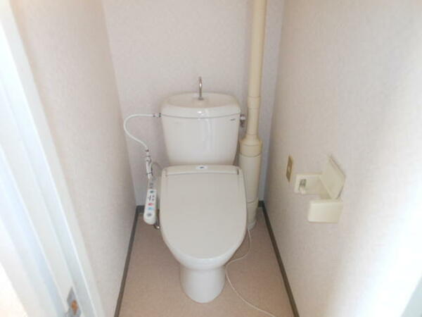 画像8:トイレは温水洗浄機能付き