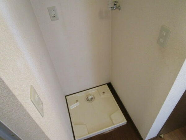 画像7:洗濯機設置スペースには、防水パンがあります