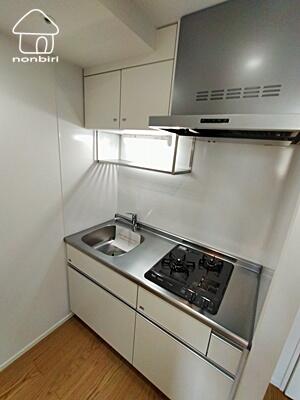 画像12:広めで使いやすいキッチンです（１３階のお部屋の写真です）