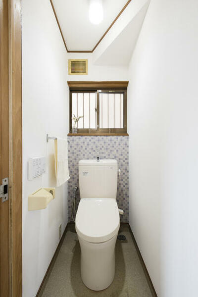 画像9:トイレです。お手入れのしやすいシンプルなタイプです。※現況を優先します。