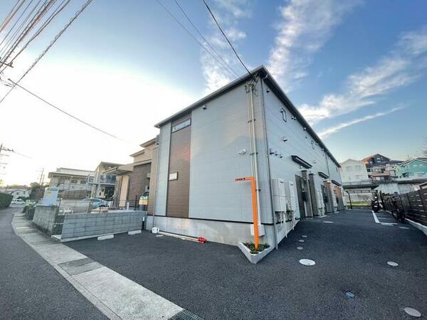 画像2:小田急小田原線「東海大学前」駅バス３分、バス停下車徒歩７分にある築浅アパートです♪