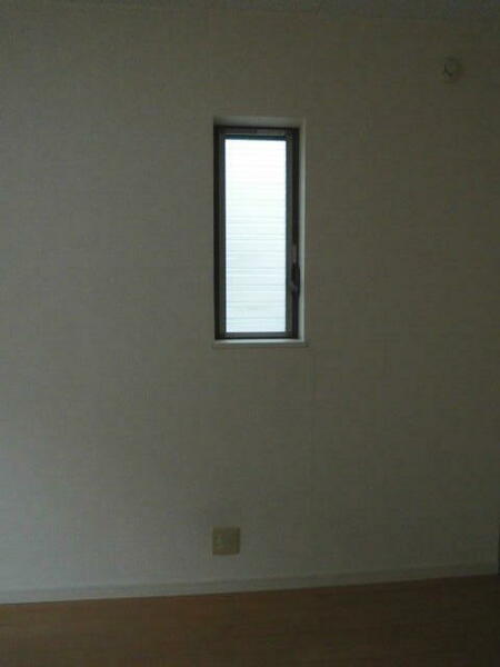 画像12:居間のもう一つの窓