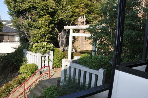 画像16:お隣が神社で初詣に便利