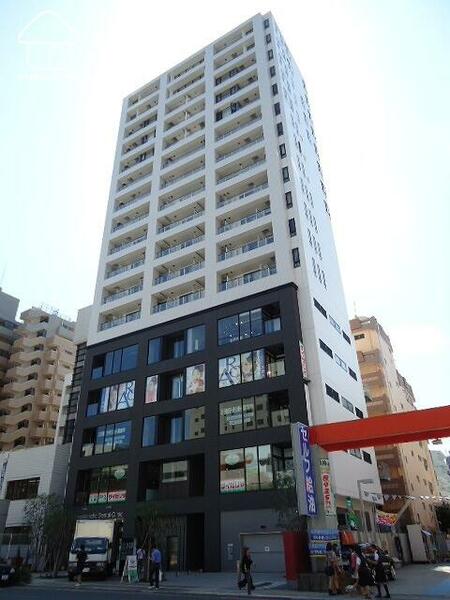 画像2:元町中華街駅のすぐ上にあるスタイリッシュなマンションです。