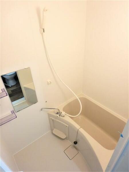 画像5:浴室乾燥機付きで便利なバスルーム