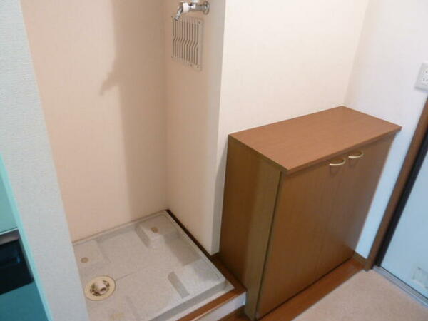 画像4:シューズボックス、洗濯機置き場室内
