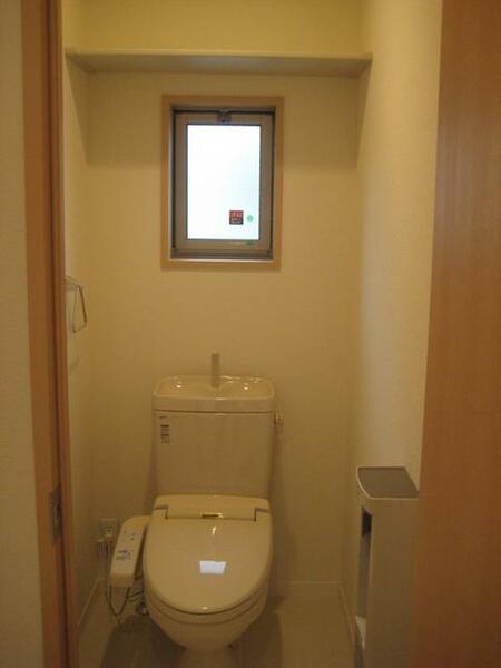 画像8:ウォシュレット付　２階もトイレあります。