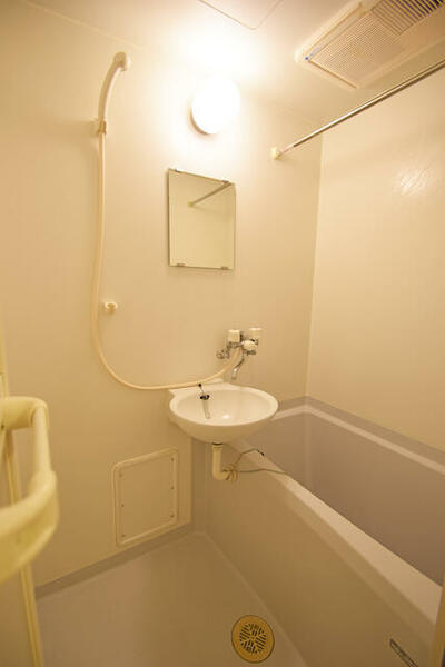 画像8:バスルーム（浴室換気・乾燥機付）