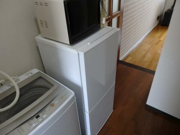 画像10:２ドア冷蔵庫・洗濯機　※電子レンジはサービス品
