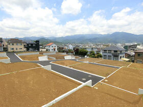 神奈川県秦野市曲松１丁目