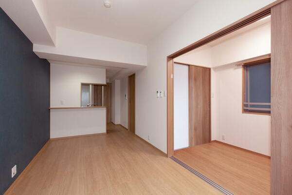 画像3:壁紙や床の色が実際のお部屋と異なることがございます。現況優先