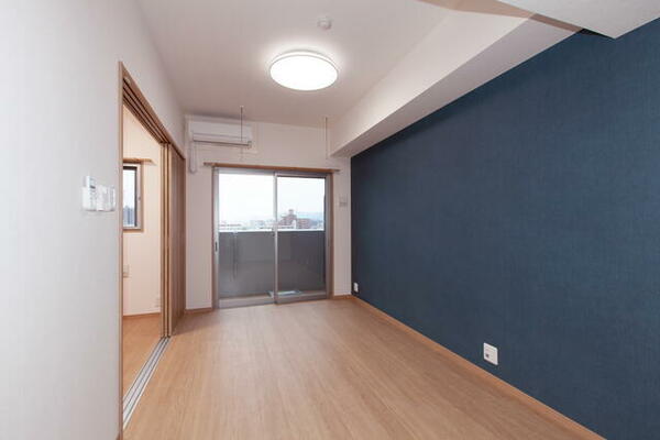 画像4:壁紙や床の色が実際のお部屋と異なることがございます。現況優先