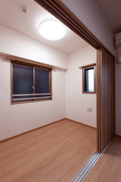 画像5:壁紙や床の色が実際のお部屋と異なることがございます。現況優先