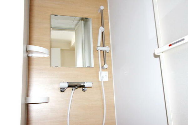 画像5:シャワー室