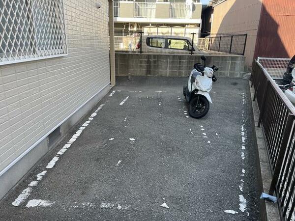 画像5:大型バイク駐輪場