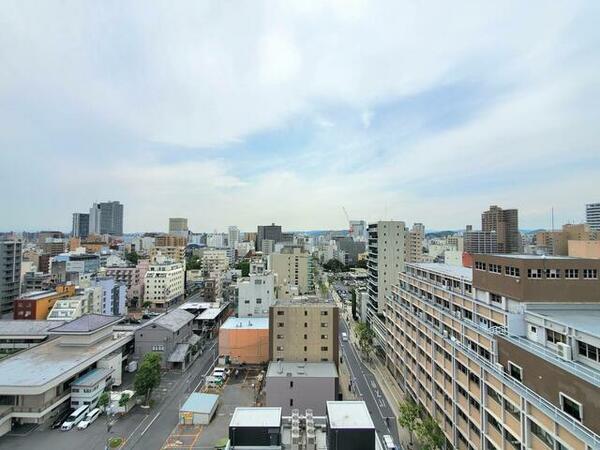 眺望：☆バルコニーからは岡山市街を一望できます☆