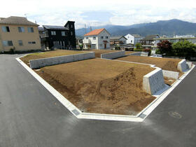 神奈川県秦野市曲松１丁目