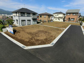 神奈川県秦野市曲松１丁目