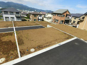 神奈川県秦野市曲松１丁目