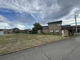 石川県小松市下粟津町