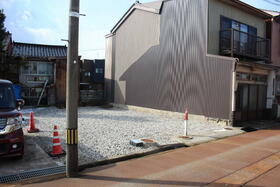 富山県高岡市伏木中央町