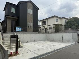 兵庫県三木市志染町中自由が丘３丁目