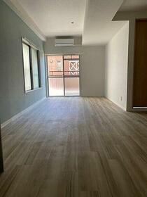 東京都新宿区中落合３丁目