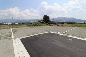 山梨県中央市西花輪