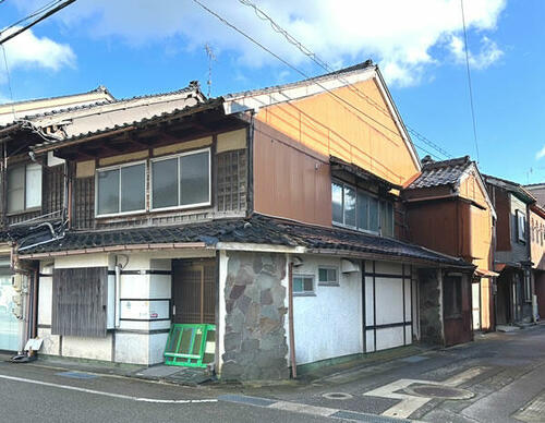 Land, Himi, Toyama