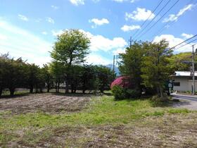 山梨県南都留郡忍野村忍草