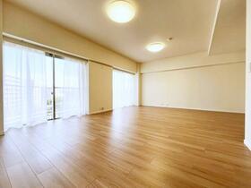 稲毛駅歩いて１２分　室内綺麗にリフォーム　南東向き明るい室内