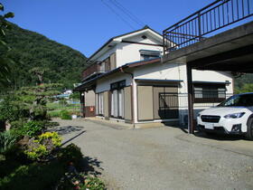 山梨県大月市賑岡町岩殿