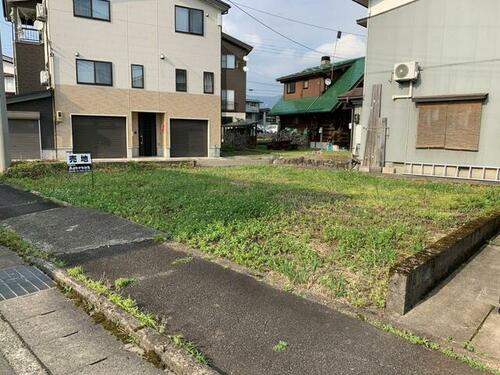 Land, Uonuma, Niigata