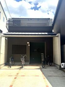 京都府京都市中京区猪熊通蛸薬師下る下瓦町