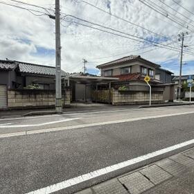 富山県小矢部市八和町