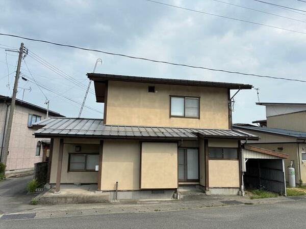 detached 山形県長井市清水町１丁目

地図を見る