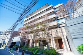 東京都港区西麻布３丁目