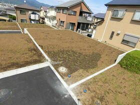 神奈川県秦野市曲松１丁目